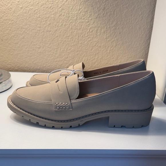 Classic Women's Loafer in Taupe - Picture 2 of 5